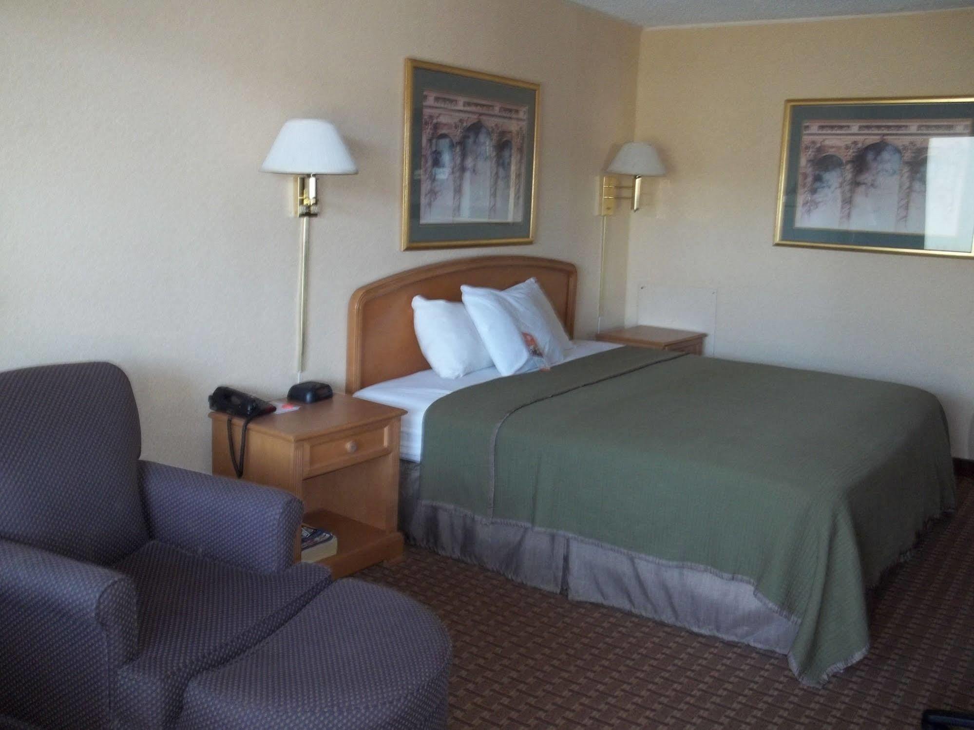 Howard Johnson By Wyndham Virginia Beach Exteriör bild