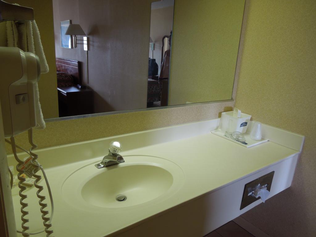 Howard Johnson By Wyndham Virginia Beach Exteriör bild